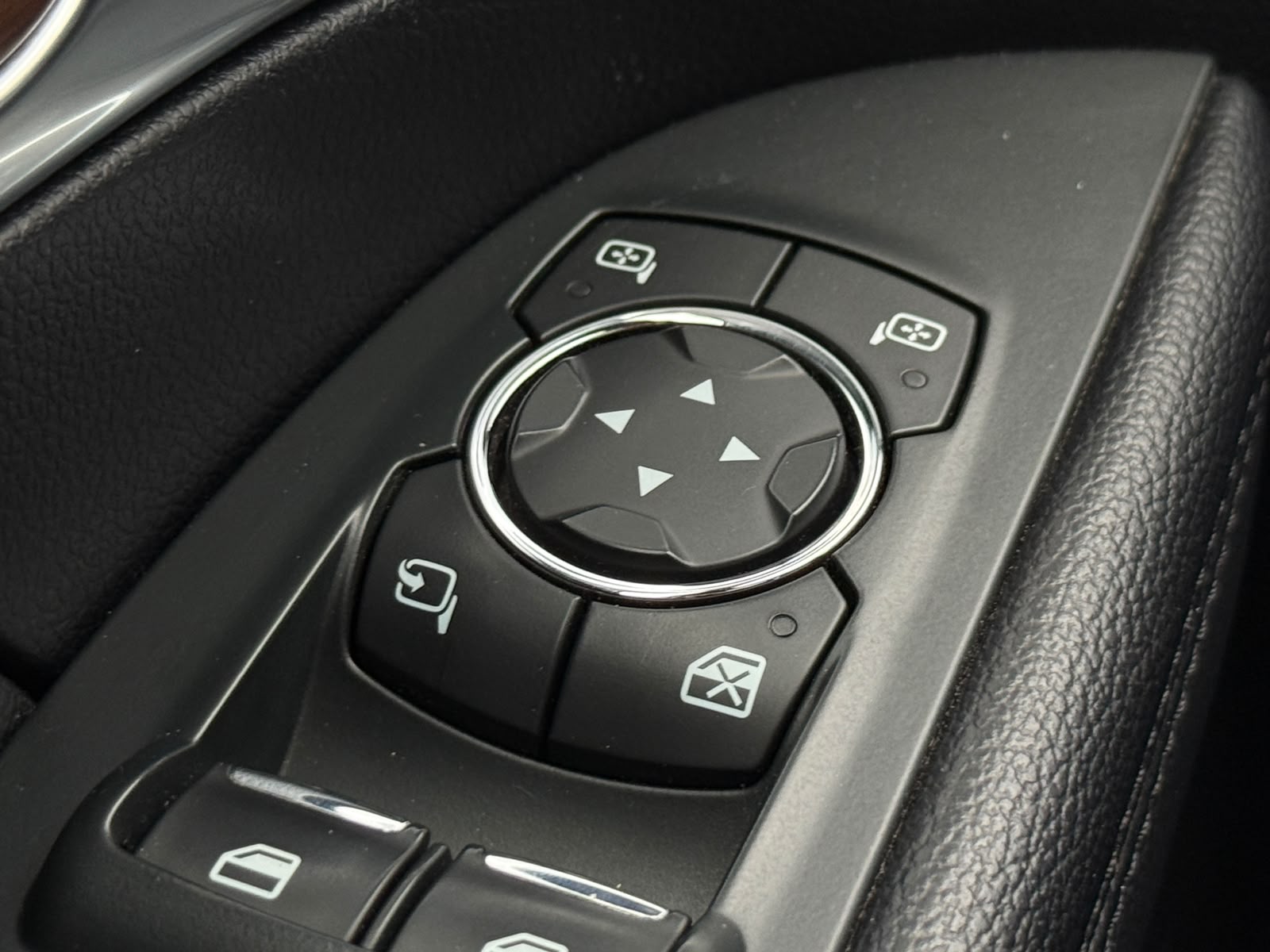 Ford Explorer Limited 2.3 Ecoboost Aut — foto 18 de 31