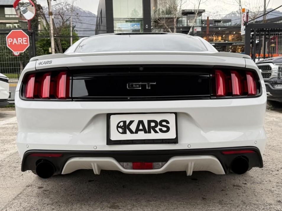 Ford Mustang Gt — foto 6 de 29