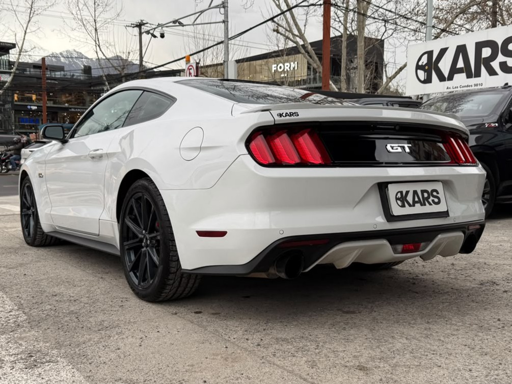 Ford Mustang Gt — foto 7 de 29