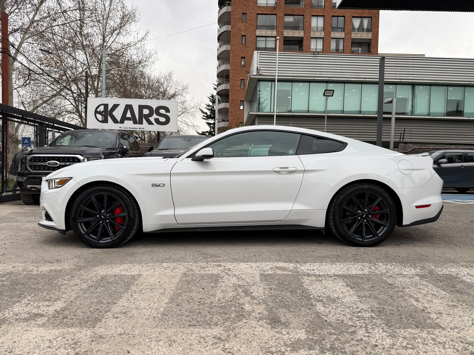 Ford Mustang Gt — foto 8 de 29