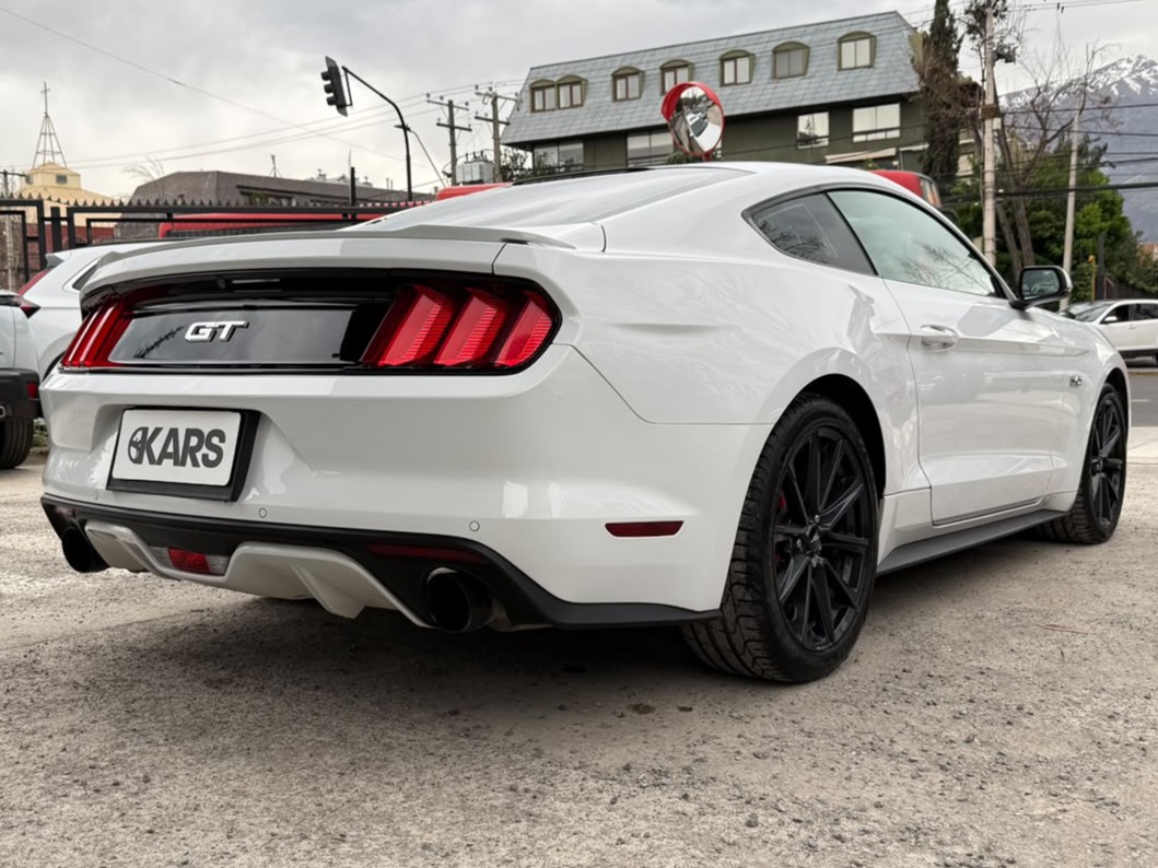 Ford Mustang Gt — foto 5 de 29