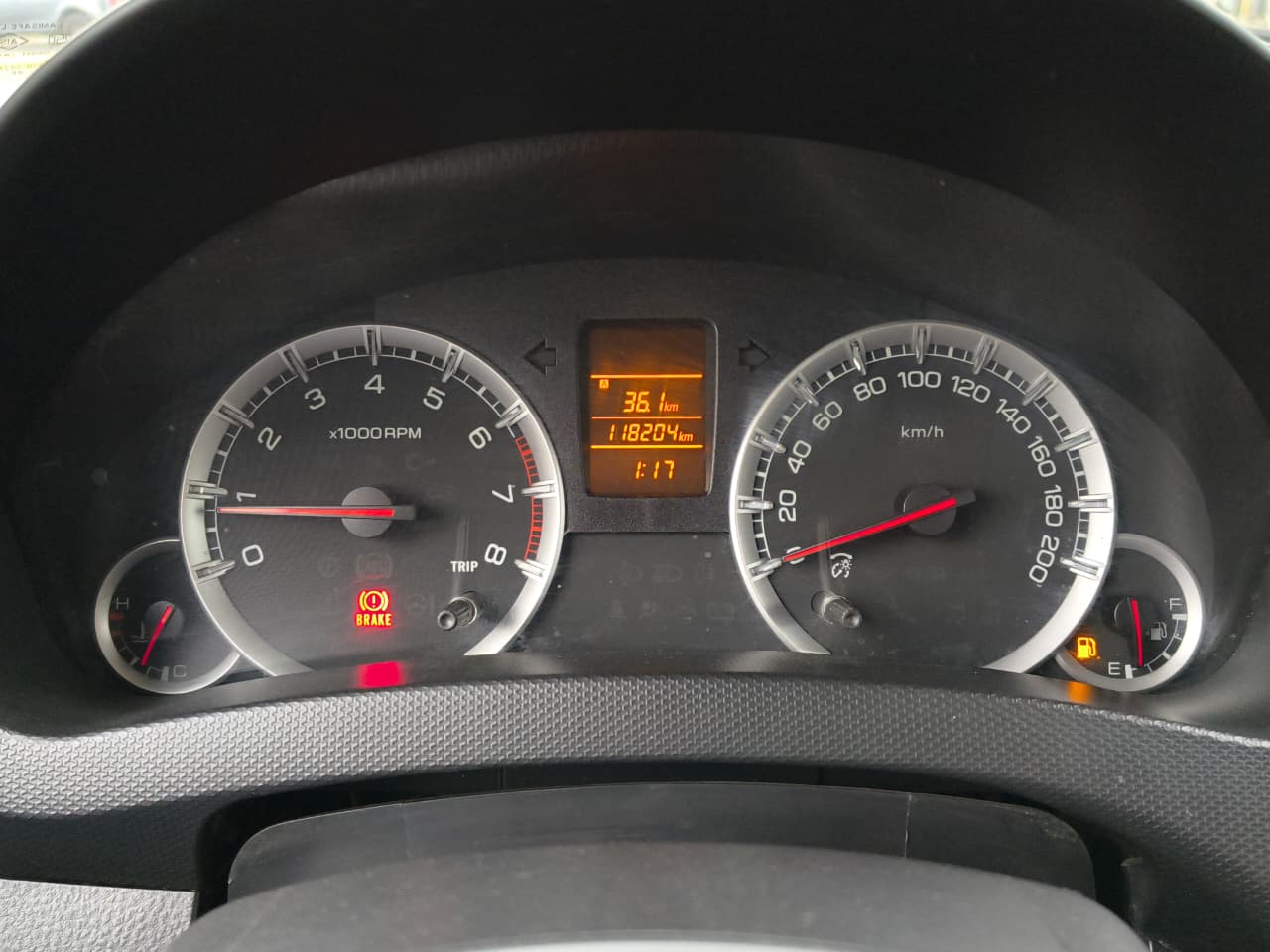 Suzuki Swift — foto 11 de 21