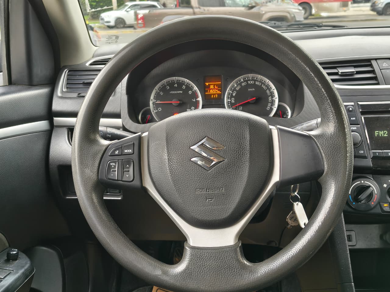 Suzuki Swift — foto 13 de 21