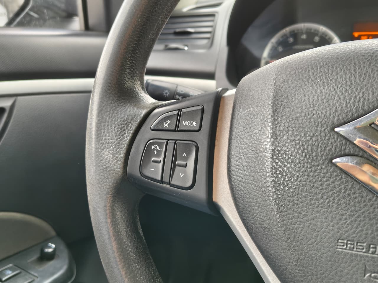Suzuki Swift — foto 14 de 21