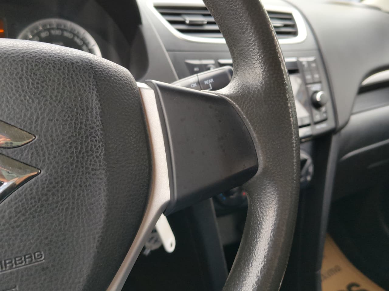 Suzuki Swift — foto 15 de 21