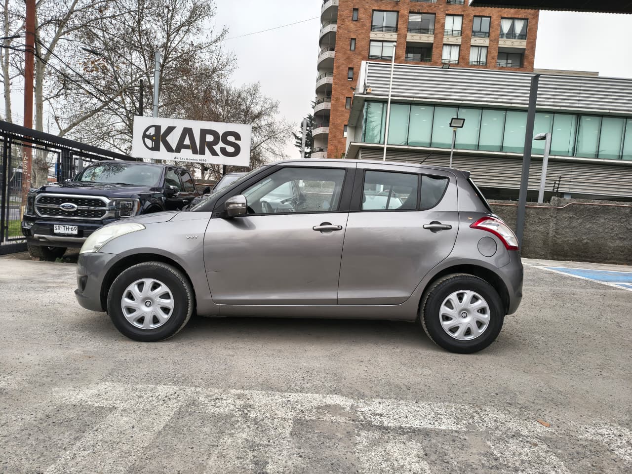 Suzuki Swift — foto 8 de 21