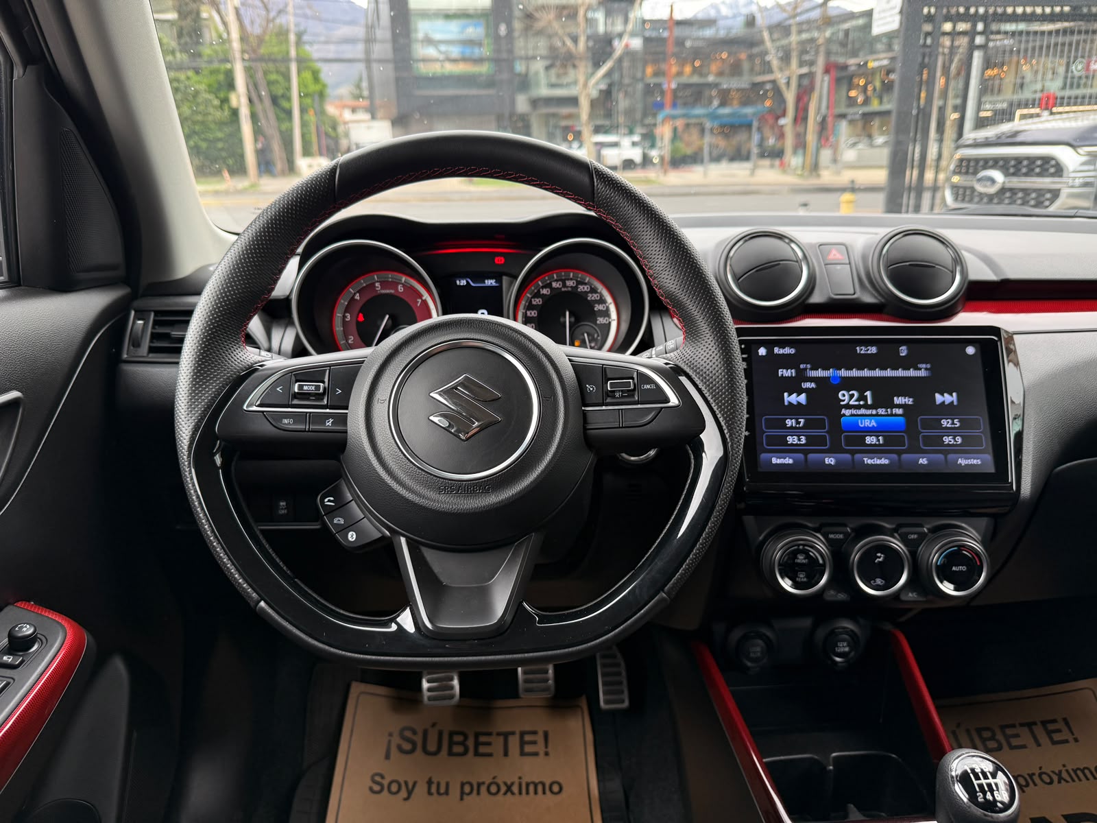 Suzuki Swift Sport — foto 14 de 28