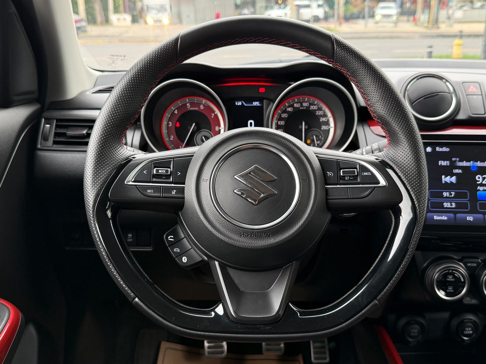 Suzuki Swift Sport — foto 13 de 28