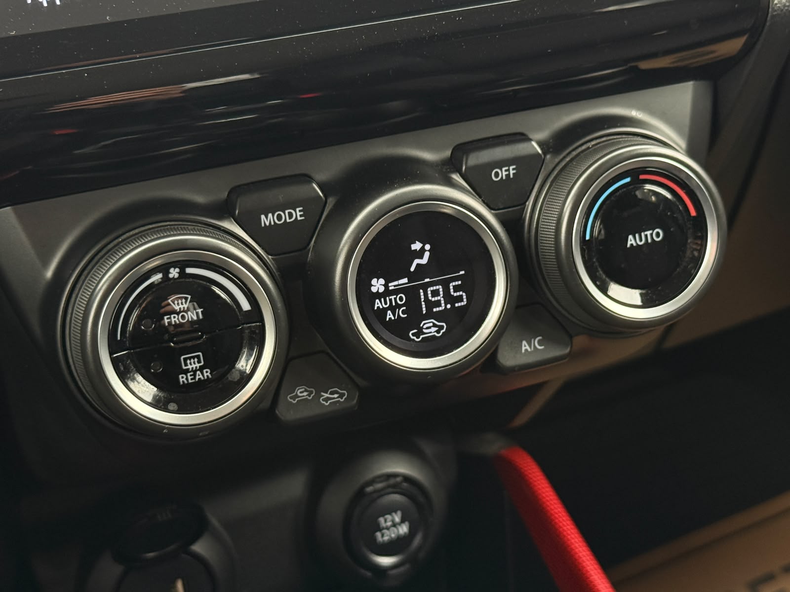 Suzuki Swift Sport — foto 24 de 28
