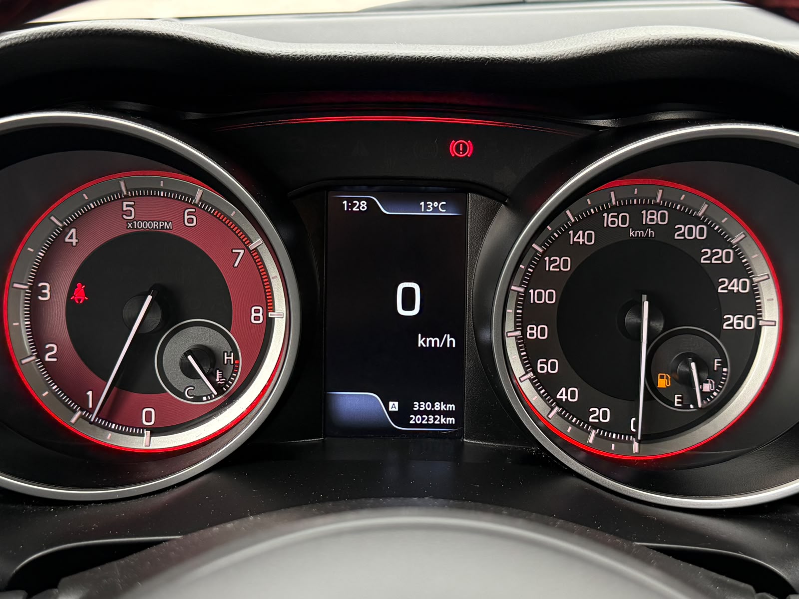 Suzuki Swift Sport — foto 12 de 28