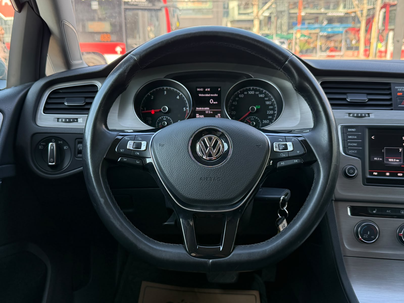 Volkswagen Golf 2.0 Tdi Aut — foto 12 de 23