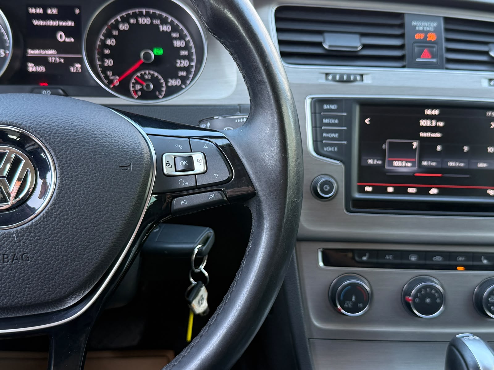Volkswagen Golf 2.0 Tdi Aut — foto 15 de 23