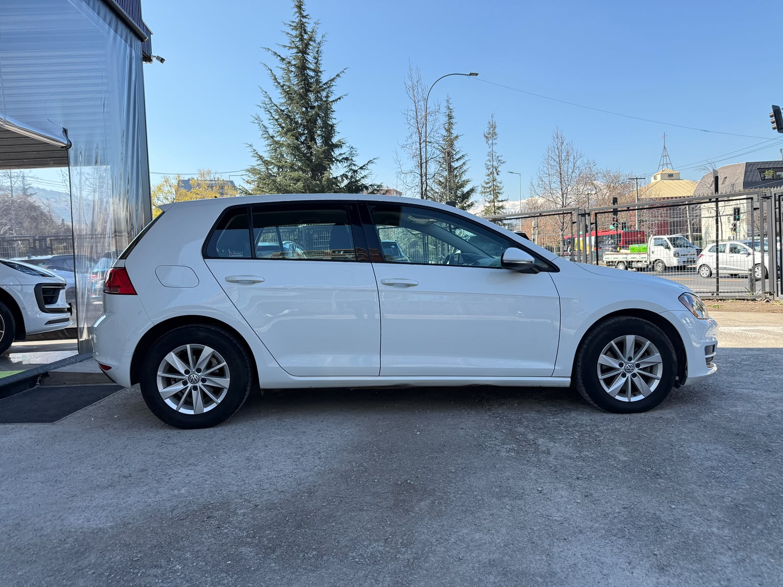 Volkswagen Golf 2.0 Tdi Aut — foto 4 de 23