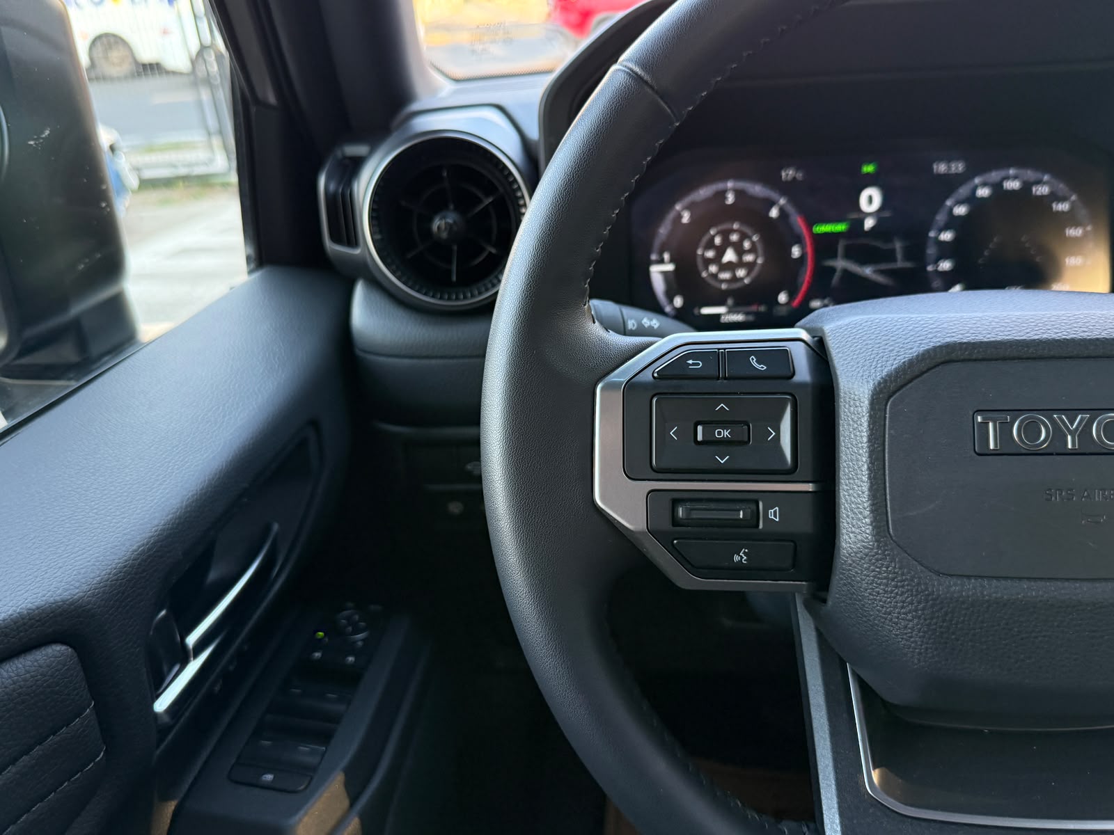 Toyota Land Crusier Prado Vx4×4 2.8 Aut — foto 14 de 35
