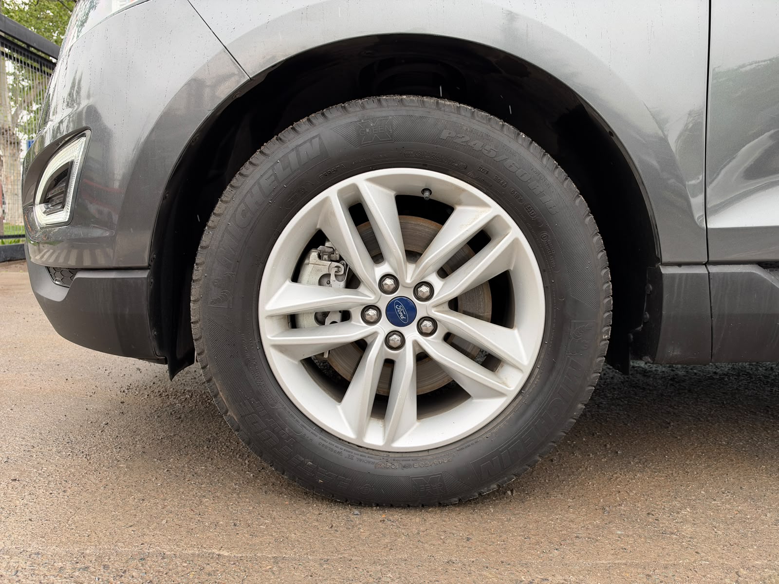 Ford Edge — foto 10 de 29