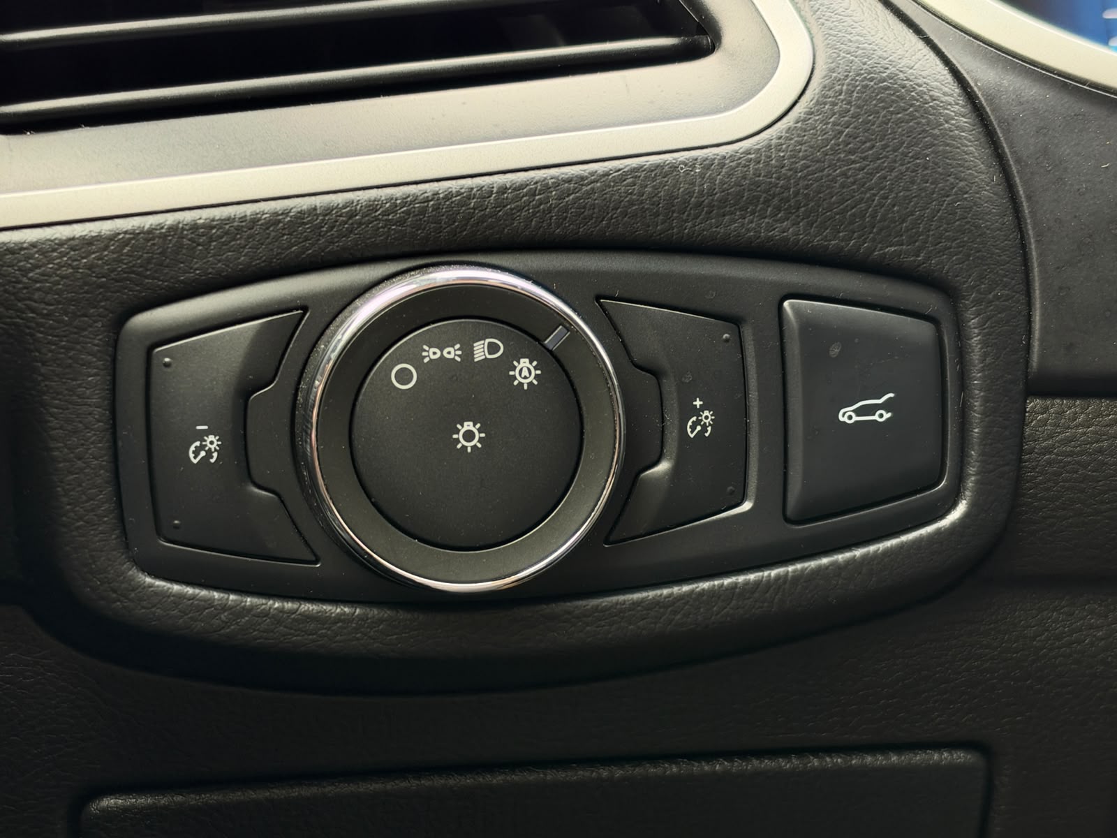 Ford Edge — foto 18 de 29